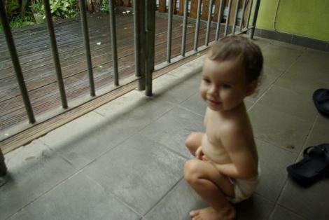 photo-passage-dumile-bebe-regarde