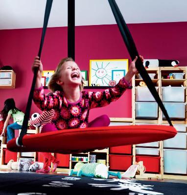 On a installé une balançoire dans notre couloir