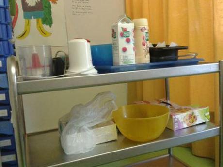 Animation cuisine à la crèche (par moi-même!) #tiramisufraise tiramisu-fraises-ingrédients et ustensiles