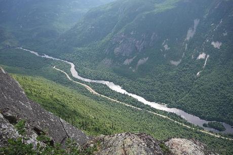 Sous la tente, au milieu de rien (croit-on)