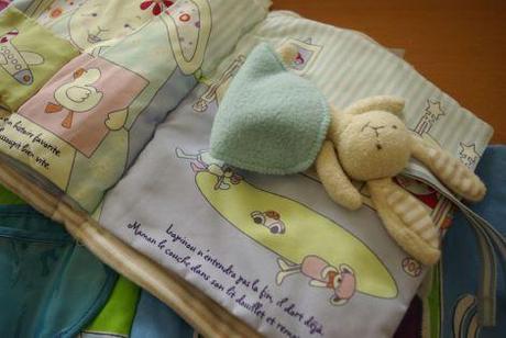 livre en tissu pour éveiller bébé