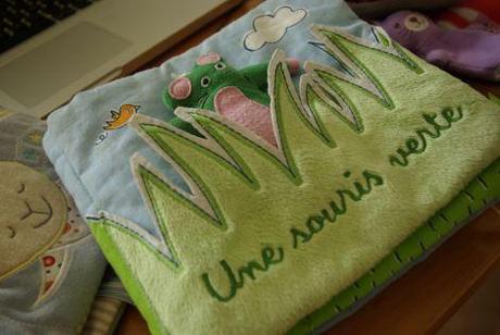 livre en tissu pour éveiller bébé