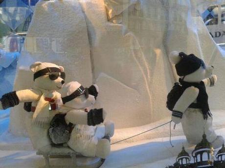 vitrines noel paris Printemps