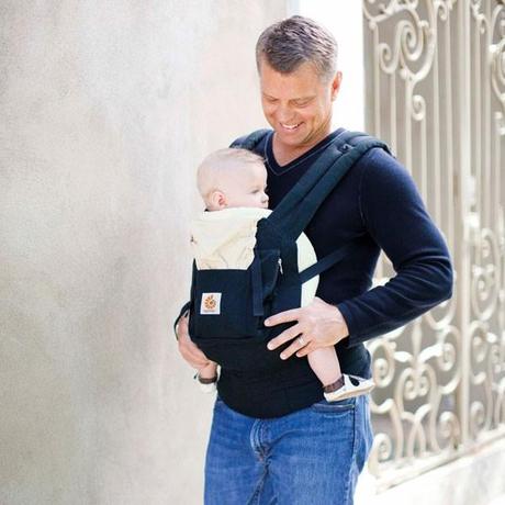 Le jour où j’ai troqué mon écharpe de portage pour l’ergo baby