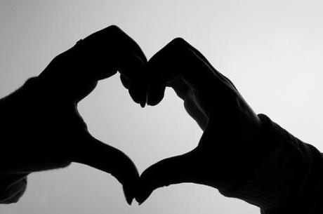 Quand deux mains forment un coeur