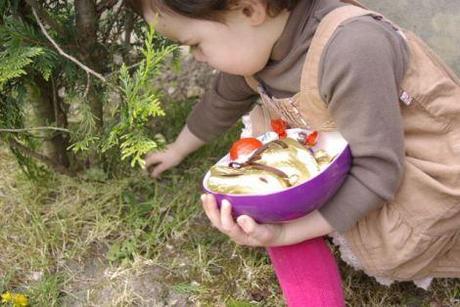 Recherche oeufs de Pâques pour mignonnes petites filles chasse-oeufs-paques-4