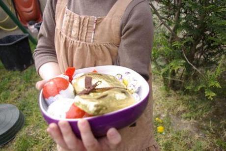 Recherche oeufs de Pâques pour mignonnes petites filles chasse-oeufs-paques-5