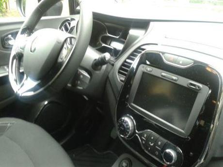 C’est moi ai choisi la voiture! Pourtant je suis une vraie fille! renault-captur