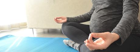 Chuuut, maman est au cours de yoga ! Hooooommm…