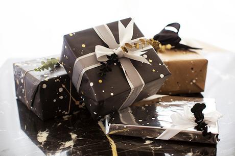 song_of_style_diy_black_and_gold_wrapping_paper