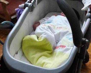 La poussette dans le salon, idéal pour gérer les premières semaines de bébé