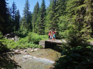 Une randonnée en famille au chemin des Ponts à Morgins